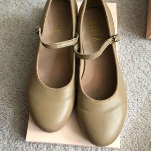Bloch adult size 8.5 tan tap shoes